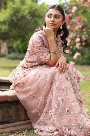 Summer By Priyanka Gupta_Pink Organza V-neck Faria Saree With Blouse _Online_at_Aza_Fashions