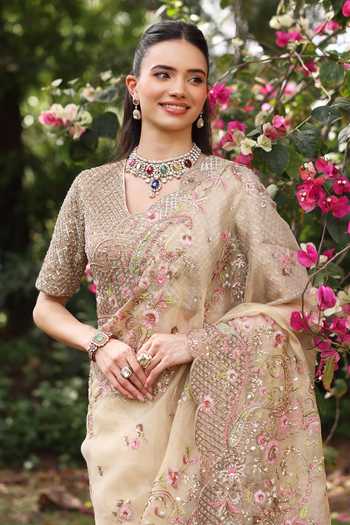Summer By Priyanka Gupta_Gold Tissue V-neck Paisley Saree With Blouse _Online_at_Aza_Fashions