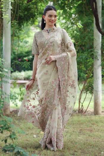Shop_Summer By Priyanka Gupta_Gold Tissue V-neck Paisley Saree With Blouse 