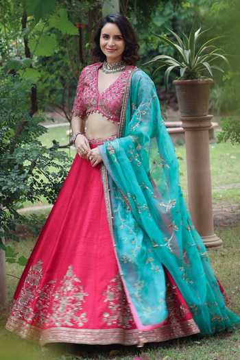Shop_Summer By Priyanka Gupta_Magenta Chanderi, Tissue V-neck Zareen Embroidered Lehenga Set _Online_at_Aza_Fashions