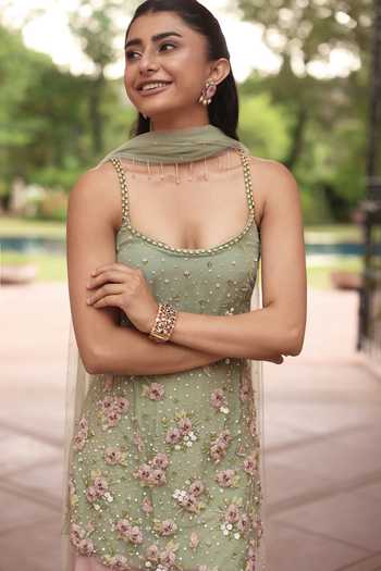 Summer By Priyanka Gupta_Green Net, Chinon Scoop Neck, Yes Zaria Sleeveless Kurta Sharara Set _Online_at_Aza_Fashions