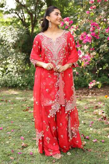 Summer By Priyanka Gupta_Pink Silk V-neck Paisley Kurta Sharara Set _Online_at_Aza_Fashions