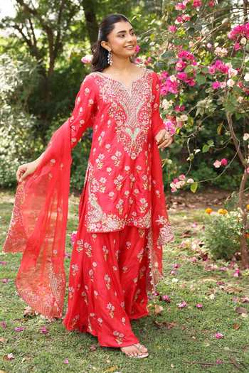 Shop_Summer By Priyanka Gupta_Pink Silk V-neck Paisley Kurta Sharara Set _Online_at_Aza_Fashions