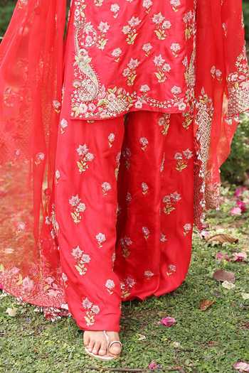 Buy_Summer By Priyanka Gupta_Pink Silk V-neck Paisley Kurta Sharara Set 