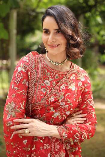 Buy_Summer By Priyanka Gupta_Red Organza Round Neck Wedding Bloom Saree With Blouse _Online_at_Aza_Fashions
