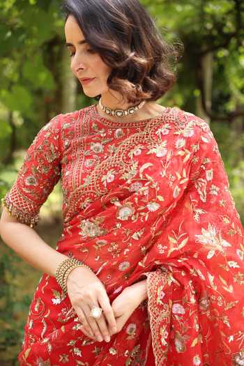 Buy_Summer By Priyanka Gupta_Red Organza Round Neck Wedding Bloom Saree With Blouse 