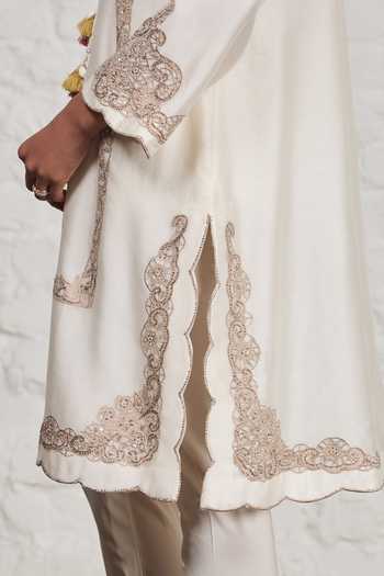 Shop_Sue Mue_Off White Silk, Chanderi, Crepe, Poppy Floral Embroidered Handwoven Kurta Set _Online_at_Aza_Fashions