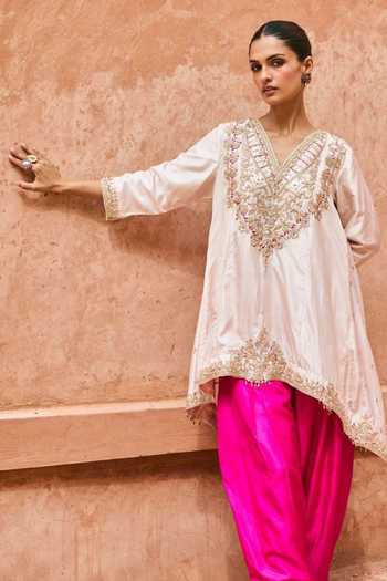 Vinita Bhansali_Ivory , Organza V-neck Isha Embroidered Kurta Salwar Set _Online_at_Aza_Fashions