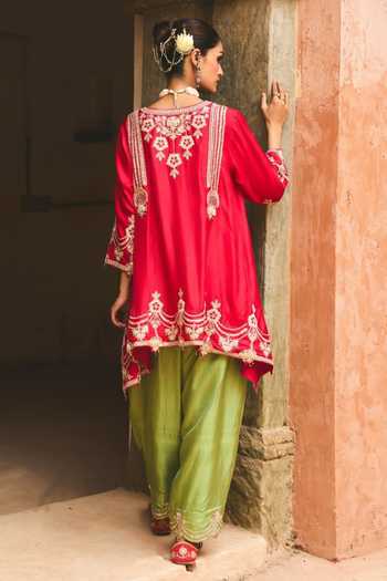 Shop_Vinita Bhansali_Red , Organza V-neck, Yes Saera Embroidered Kurta Set _at_Aza_Fashions