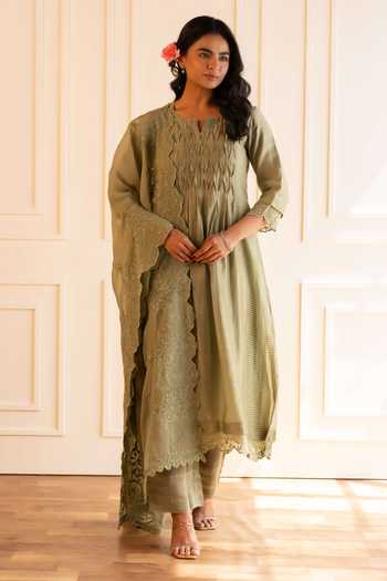 Gulabik Jaipur_Green Chanderi Split V-neck Kanak Pintuck Kurta Set _Online_at_Aza_Fashions