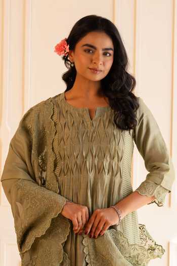 Gulabik Jaipur_Green Chanderi Split V-neck Kanak Pintuck Kurta Set _at_Aza_Fashions