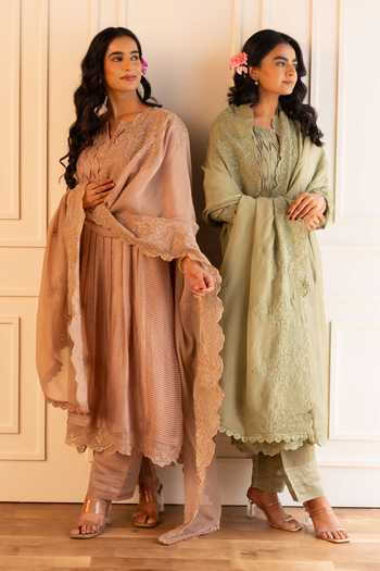 Buy_Gulabik Jaipur_Green Chanderi Split V-neck Kanak Pintuck Kurta Set 