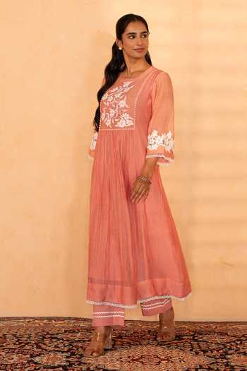 Gulabik Jaipur_Peach Chanderi Round Neck Rati Handloom Kurta And Pant Set _at_Aza_Fashions