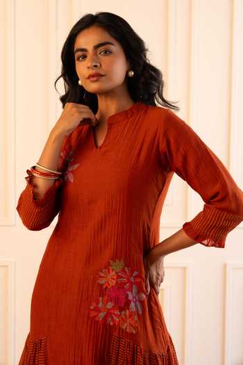 Gulabik Jaipur_Orange Chanderi Split V-neck, Yes Manjari Handloom Kurta And Pant Set _at_Aza_Fashions