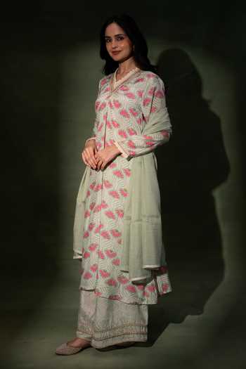 Grass & Sunshine_Blue Modal V-neck, Yes Blush Meadow Floral Print Boho Kurta Set _Online_at_Aza_Fashions