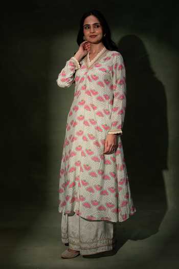 Buy_Grass & Sunshine_Blue Modal V-neck, Yes Blush Meadow Floral Print Boho Kurta Set _Online_at_Aza_Fashions