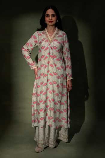 Shop_Grass & Sunshine_Blue Modal V-neck, Yes Blush Meadow Floral Print Boho Kurta Set _Online_at_Aza_Fashions