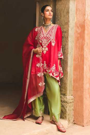 Buy_Vinita Bhansali_Red , Organza V-neck, Yes Saera Embroidered Kurta Set _at_Aza_Fashions