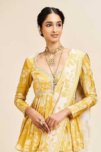 Issa Studio By Chetana & Swathi_Ivory Georgette V-neck Nihari Pre-draped Saree With Peplum Top _at_Aza_Fashions