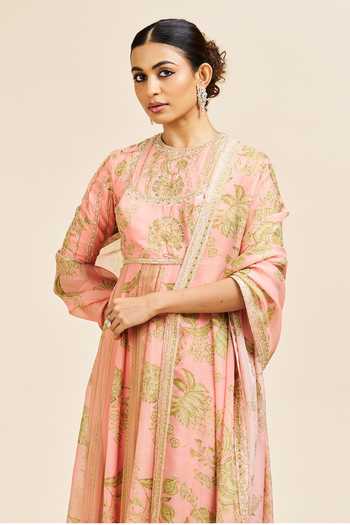 Issa Studio By Chetana & Swathi_Peach Organza Round Neck Sadhna Printed Anarkali With Dupatta _at_Aza_Fashions