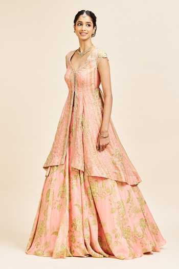 Issa Studio By Chetana & Swathi_Peach Silk Organza V-neck Saloni Embroidered Slit Kurta And Lehenga Set _Online_at_Aza_Fashions