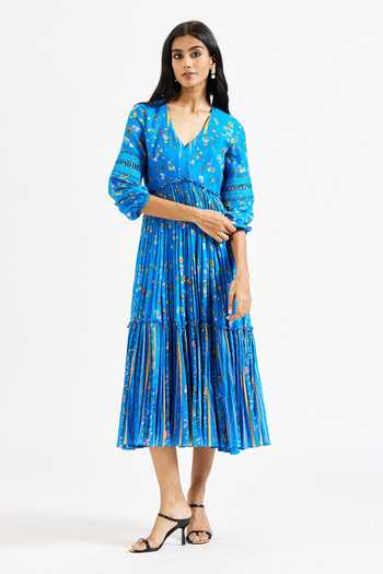 Buy_Issa Studio By Chetana & Swathi_Blue Cotton, Muslin (mulmul) V-neck Lila Floral Print Pleated Dress _Online_at_Aza_Fashions