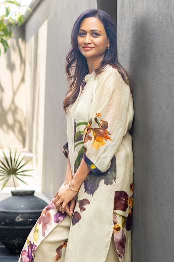 Shop_Issa Studio By Chetana & Swathi_Green Chanderi Mandarin Collar Ayla Floral Print Slit Kurta And Pant Set _at_Aza_Fashions