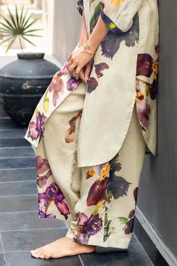 Issa Studio By Chetana & Swathi_Green Chanderi Mandarin Collar Ayla Floral Print Slit Kurta And Pant Set _Online_at_Aza_Fashions