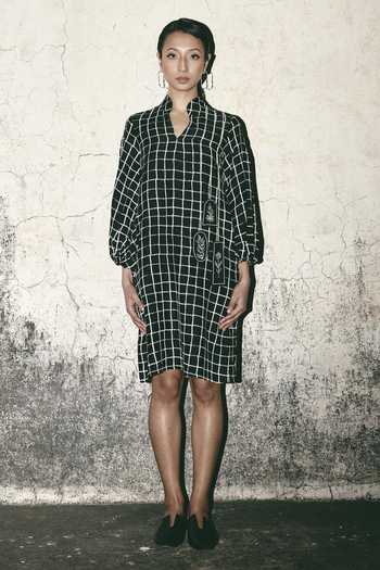 Atbw_Black Silk Satin Split V-neck Grid Print Dress _at_Aza_Fashions