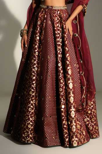 Mahima Mahajan_Red Chanderi Split V-neck Dua Floral Woven Banarasi Lehenga Set _Online