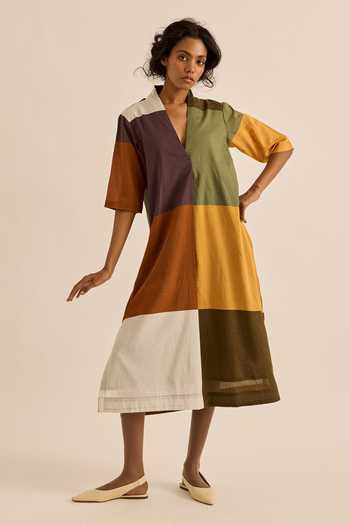 Buy_Kharakapas_Multi Color Muslin (mulmul) V-neck Marl Block Paneled Dress 