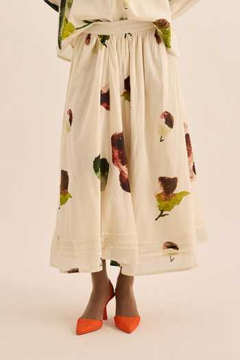 Kharakapas_Off White Muslin Boat Neck Clavel Abstratc Floral Print Blouse And Skirt Set _Online_at_Aza_Fashions
