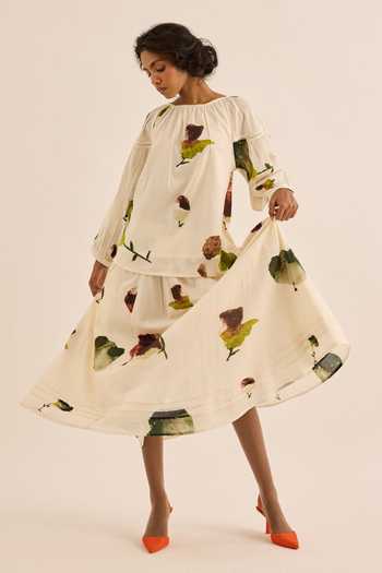 Buy_Kharakapas_Off White Muslin Boat Neck Clavel Abstratc Floral Print Blouse And Skirt Set 