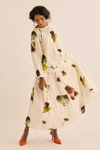 Shop_Kharakapas_Off White Muslin Boat Neck Clavel Abstratc Floral Print Blouse And Skirt Set 