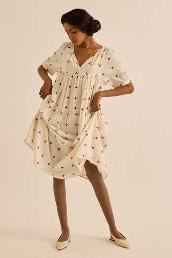 Buy_Kharakapas_Red Muslin (mulmul) V-neck Starveil Geometric Pattern Dress _at_Aza_Fashions