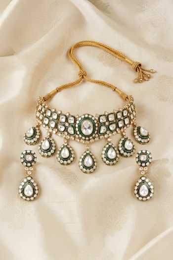 Shop_Auraa Trends_Green Emerald Kundan Choker Necklace Set _at_Aza_Fashions