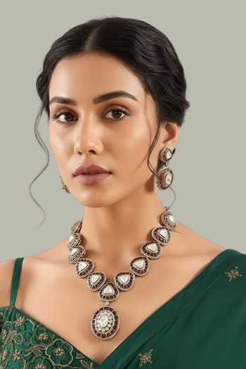 Buy_Auraa Trends_Red Kundan Embellished Necklace Set _at_Aza_Fashions