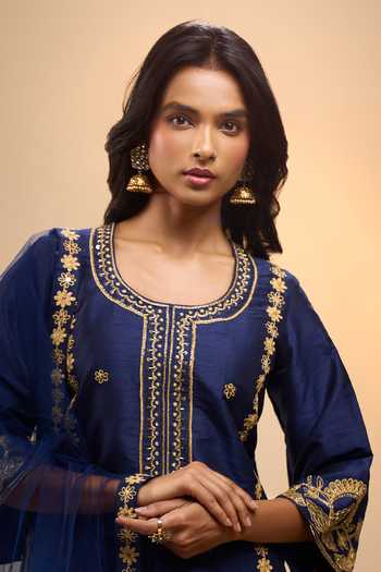 Samyukta Singhania_Blue Silk Round Neck Embroidered Raw Kurta Set _Online_at_Aza_Fashions