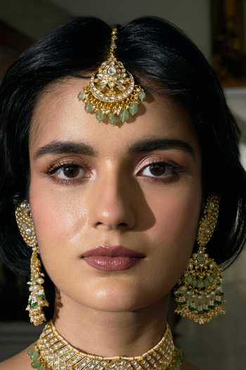 Shop_Preeti Mohan_Green Ojasvi Kundan Embellished Maangtikka _at_Aza_Fashions