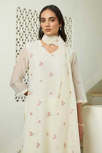 Vaayu_Ivory Cotton, Muslin V-neck, Yes Floral Embroidered Kurta Set _Online_at_Aza_Fashions