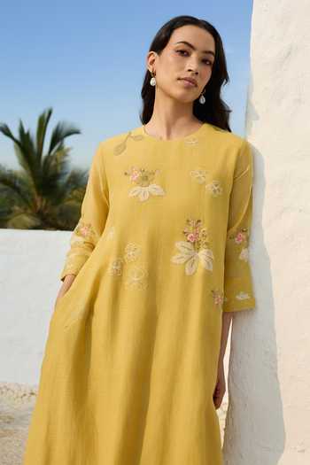 Vaayu_Yellow Muslin, Cotton Round Neck Rue Embroidered Kurta And Pant Set _Online_at_Aza_Fashions