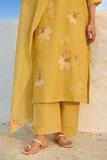 Buy_Vaayu_Yellow Cotton, Muslin Split V-neck Rue Embroidered Kurta Set _Online_at_Aza_Fashions