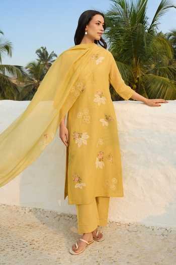 Shop_Vaayu_Yellow Cotton, Muslin Split V-neck Rue Embroidered Kurta Set _at_Aza_Fashions