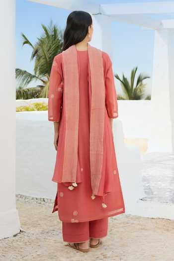 Shop_Vaayu_Coral Cotton, Muslin Keyhole Neck Hibiscus Applique Kurta Set _at_Aza_Fashions