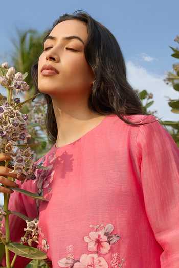 Shop_Vaayu_Pink Cotton, Muslin Round Neck, Yes Rose Applique Kurta And Pant Set _Online_at_Aza_Fashions