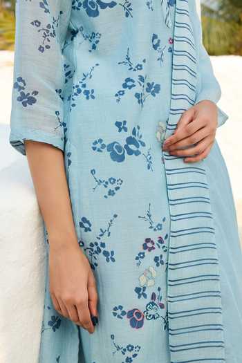 Buy_Vaayu_Sky Blue Muslin, Cotton Split V-neck Floral Print Kurta Set _Online_at_Aza_Fashions