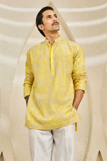 Sarab Khanijou_Yellow Chanderi Silk Peela Bagh Embroidered Short Kurta Set _Online_at_Aza_Fashions