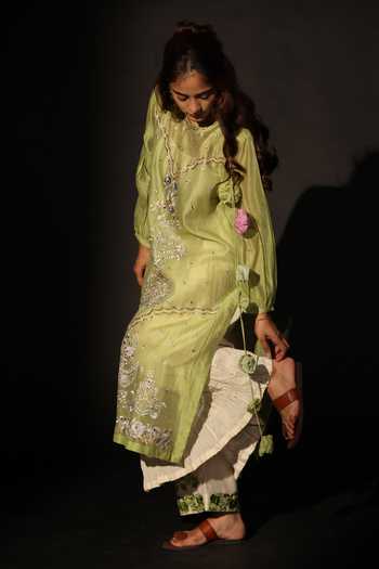 Prama By Pratima Pandey_Green Silk, Chanderi Round Neck, Yes Embroidered Kurta Set _Online_at_Aza_Fashions