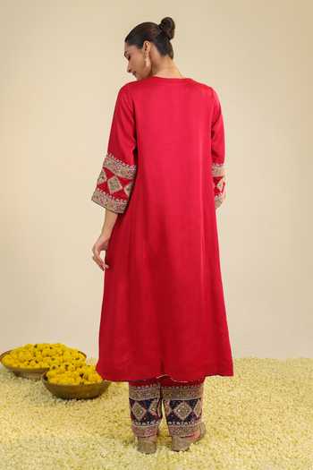Roohbyridhimaa_Red Silk Satin V-neck, Yes Aynaz Embroidered Kurta And Pant Set _Online_at_Aza_Fashions