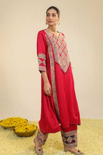 Roohbyridhimaa_Red Silk Satin V-neck, Yes Aynaz Embroidered Kurta And Pant Set _at_Aza_Fashions